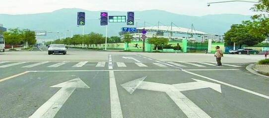 ����೵��ֻ��ֱ�м�ͷ